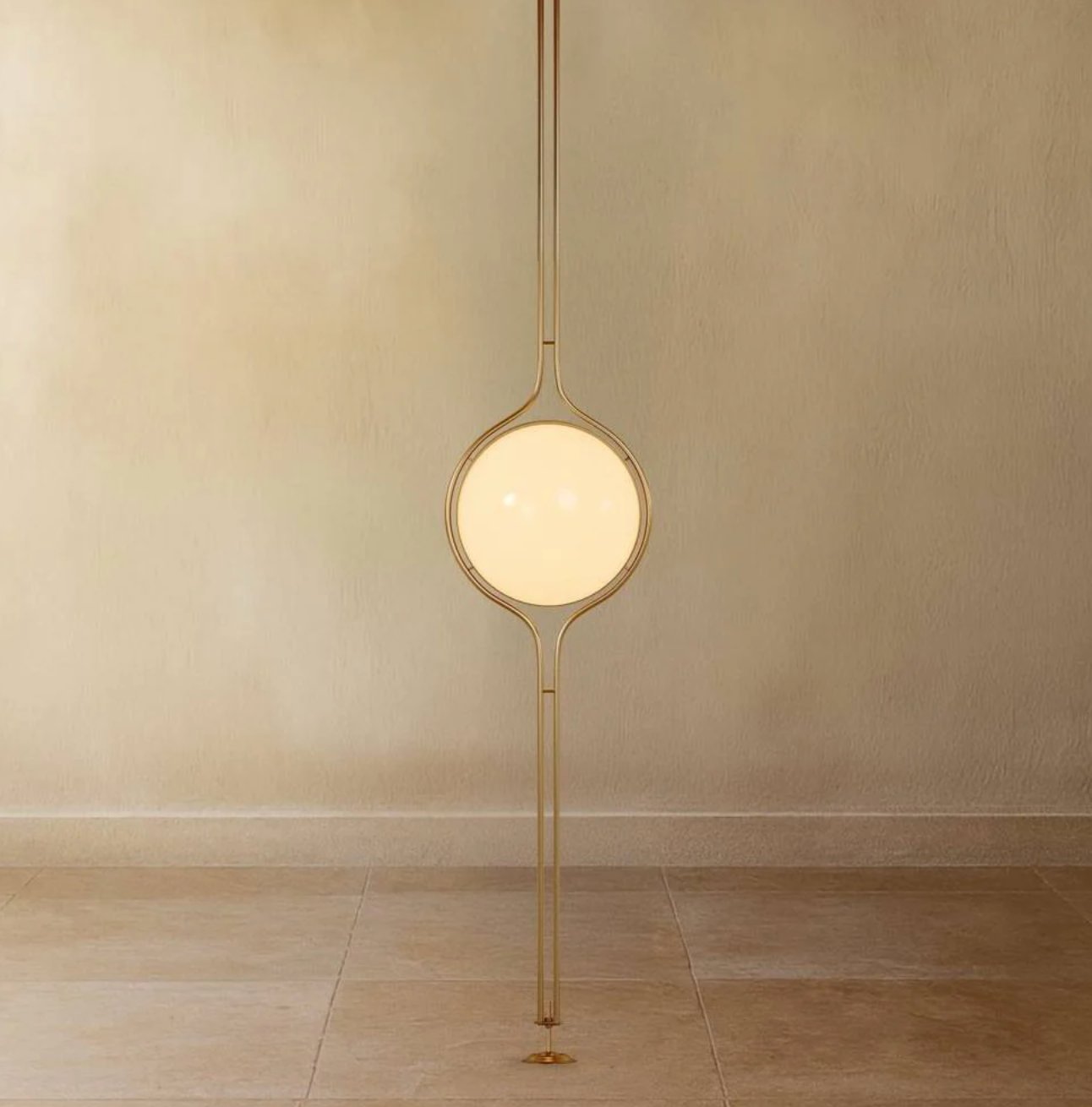 Zuru Floor-to-Ceiling Lamp